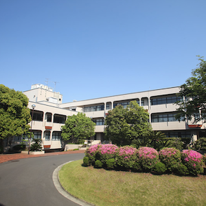 2025年度夏服よりスラックス制服を導入！　湘南白百合学園