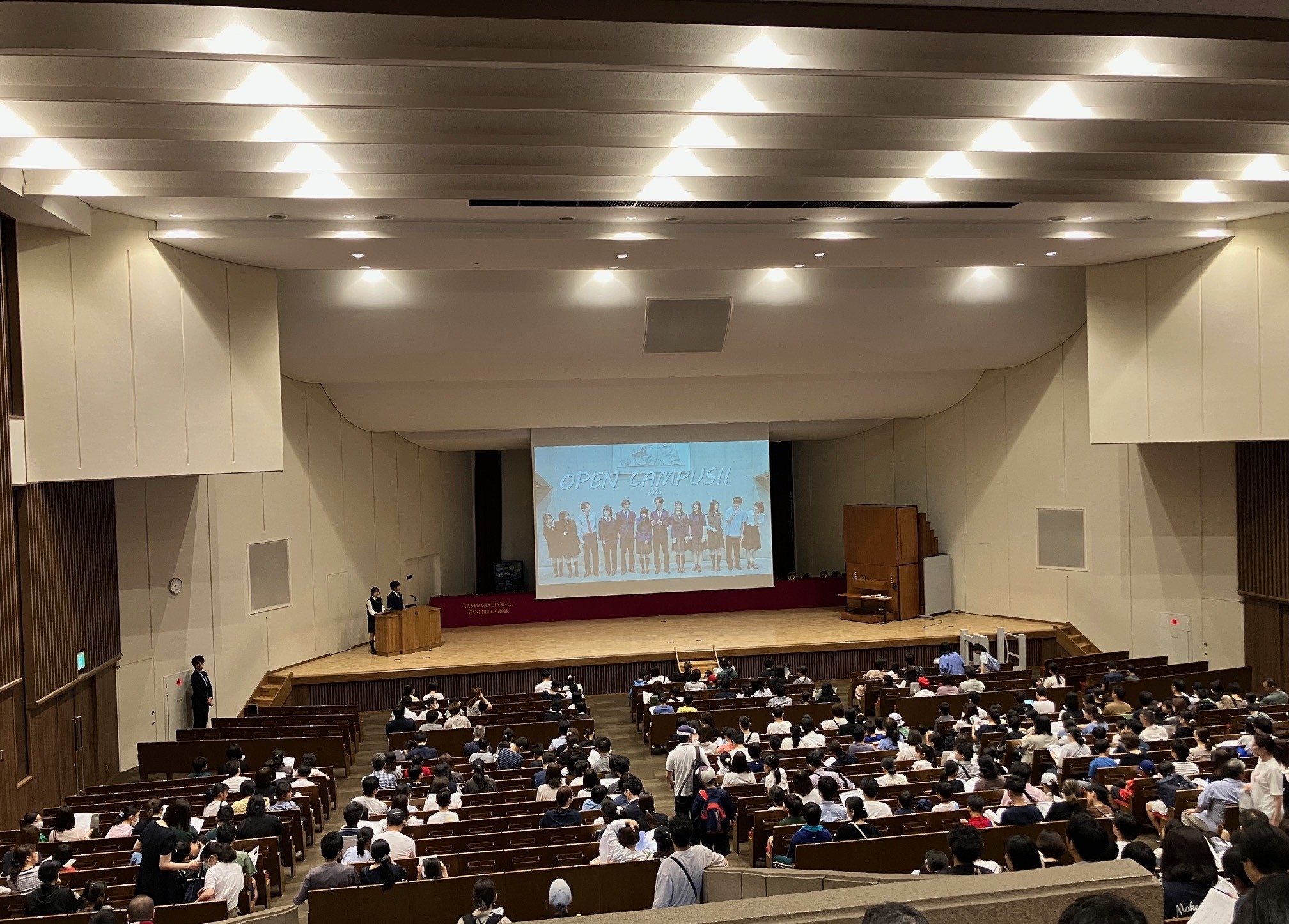 会場